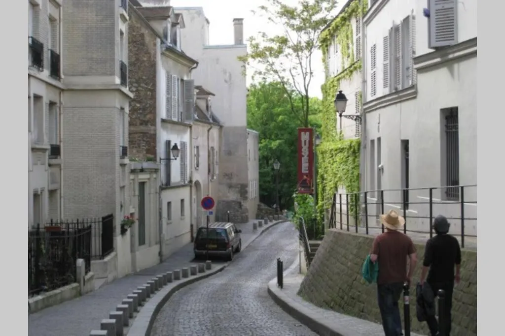 Charming Apartment In Montmartre Paris